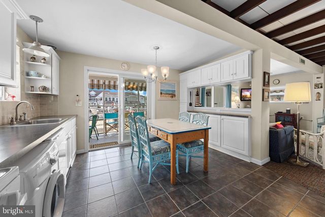 7 HAROLD LN, Manahawkin, NJ 08050