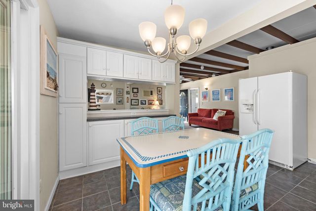 7 HAROLD LN, Manahawkin, NJ 08050