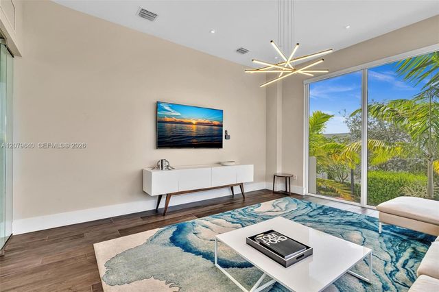 9870 NW 74th Terrace, Doral, FL 33178