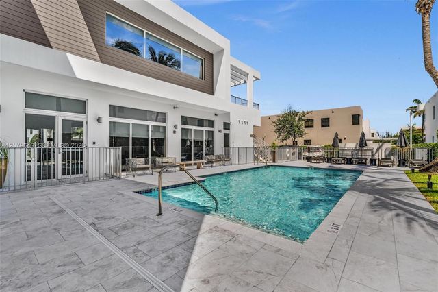 9870 NW 74th Terrace, Doral, FL 33178
