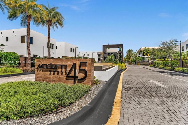 9870 NW 74th Terrace, Doral, FL 33178
