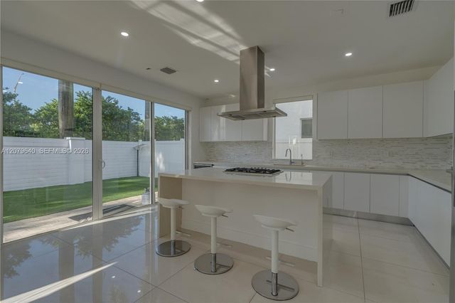 9870 NW 74th Terrace, Doral, FL 33178