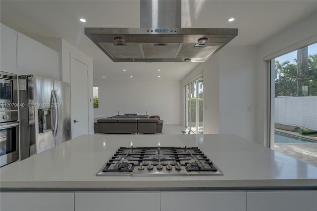 9870 NW 74th Terrace, Doral, FL 33178