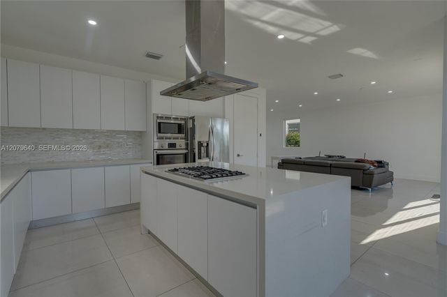 9870 NW 74th Terrace, Doral, FL 33178