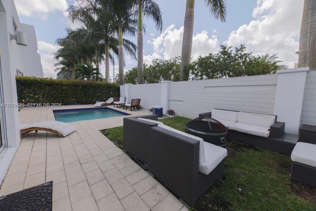 9870 NW 74th Terrace, Doral, FL 33178