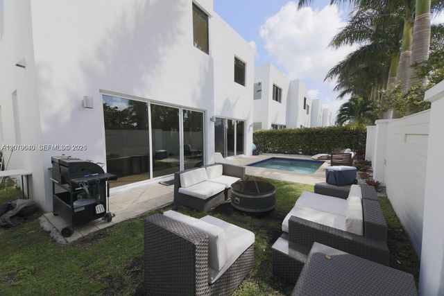 9870 NW 74th Terrace, Doral, FL 33178