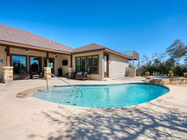 1828 Split Mountain, Canyon Lake, TX 78133
