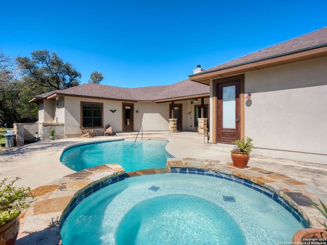 1828 Split Mountain, Canyon Lake, TX 78133