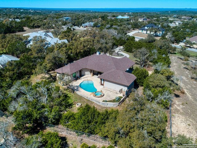 1828 Split Mountain, Canyon Lake, TX 78133