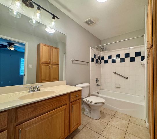 6900 E Riverside DR 8, Austin, TX 78741