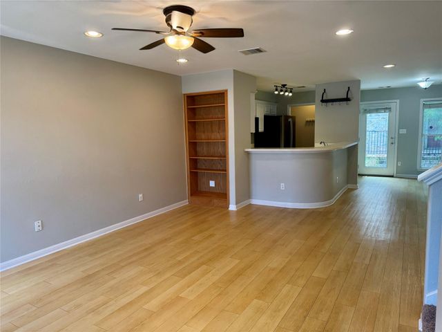 6900 E Riverside DR 8, Austin, TX 78741