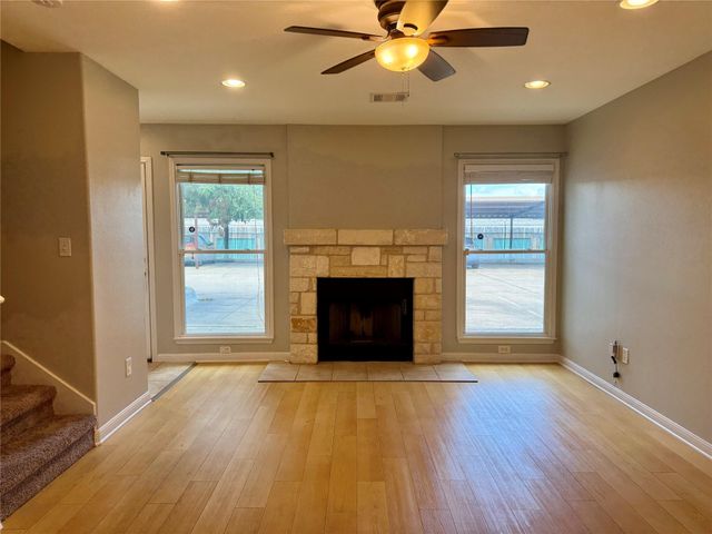 6900 E Riverside DR 8, Austin, TX 78741