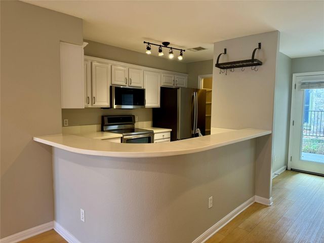 6900 E Riverside DR 8, Austin, TX 78741