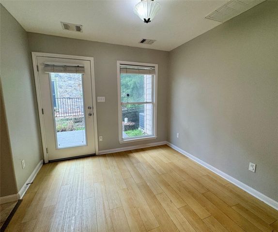 6900 E Riverside DR 8, Austin, TX 78741