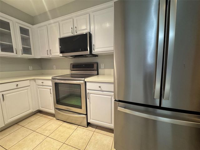 6900 E Riverside DR 8, Austin, TX 78741