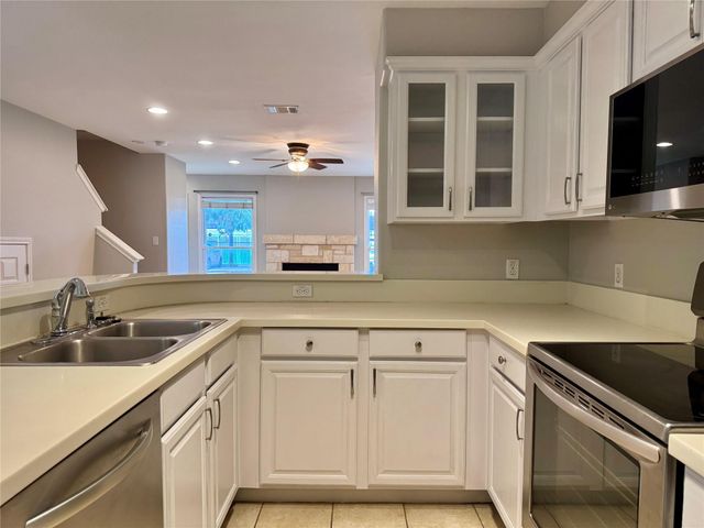 6900 E Riverside DR 8, Austin, TX 78741