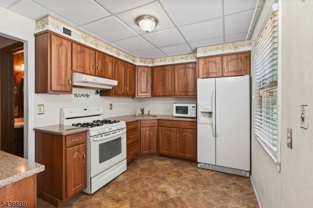 421 Melrose Ave, Middlesex Boro, NJ 08846