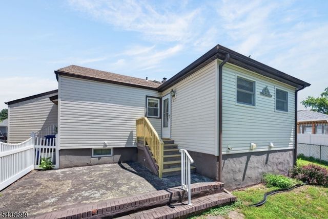 421 Melrose Ave, Middlesex Boro, NJ 08846