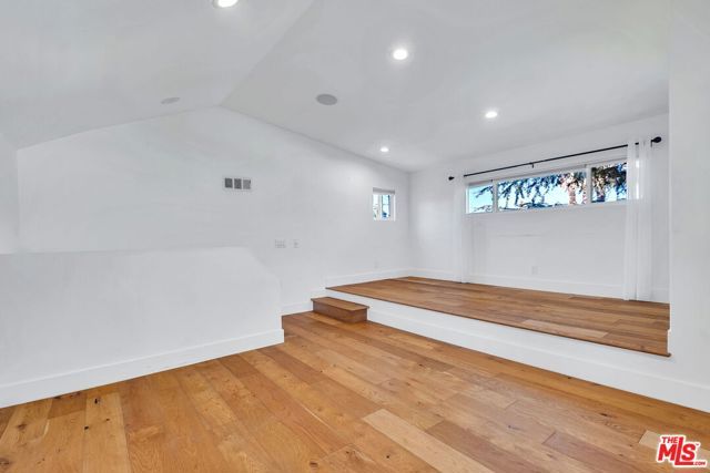5433 Tampa Avenue, Los Angeles, CA 91356