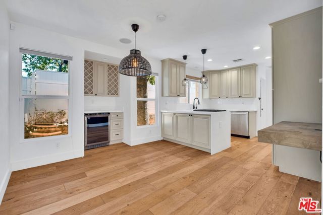 5433 Tampa Avenue, Los Angeles, CA 91356