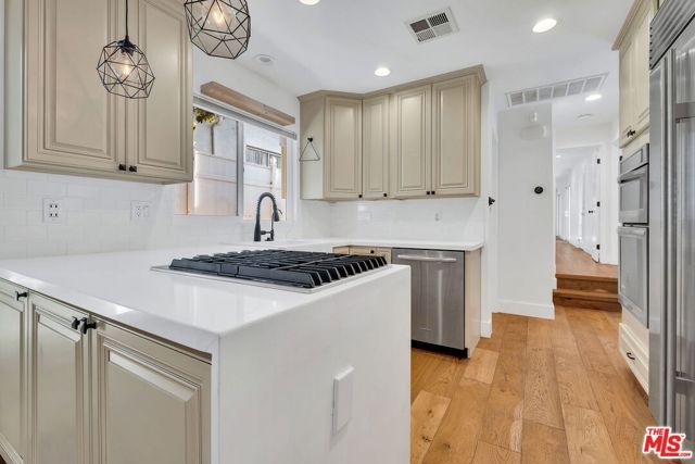 5433 Tampa Avenue, Los Angeles, CA 91356