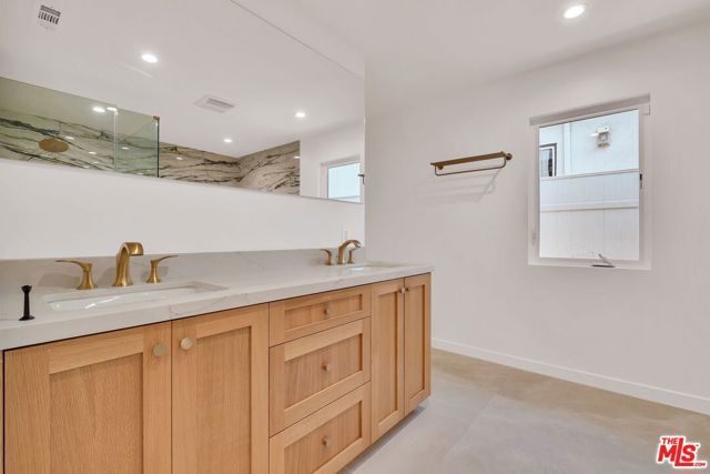 5433 Tampa Avenue, Los Angeles, CA 91356