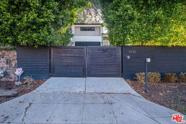 5433 Tampa Avenue, Los Angeles, CA 91356