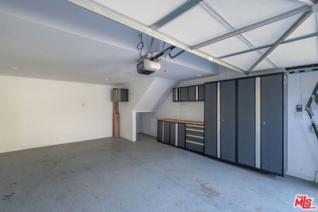 5433 Tampa Avenue, Los Angeles, CA 91356
