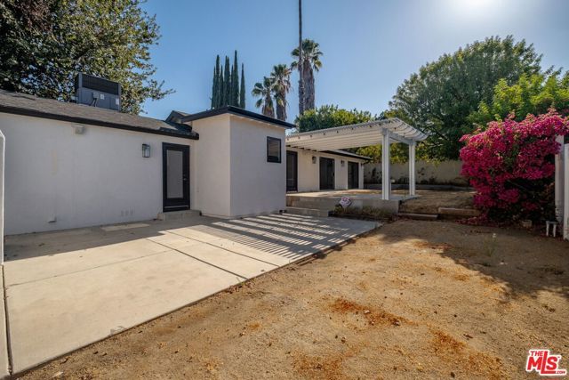 5433 Tampa Avenue, Los Angeles, CA 91356