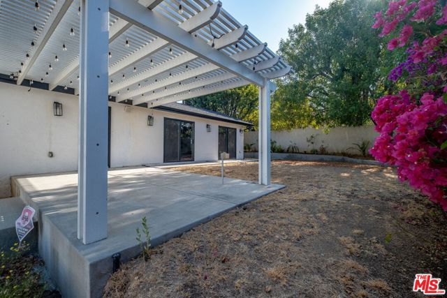 5433 Tampa Avenue, Los Angeles, CA 91356
