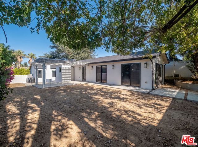 5433 Tampa Avenue, Los Angeles, CA 91356