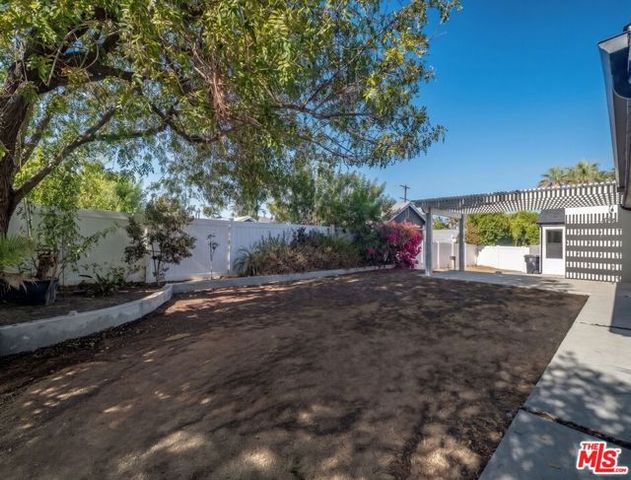 5433 Tampa Avenue, Los Angeles, CA 91356
