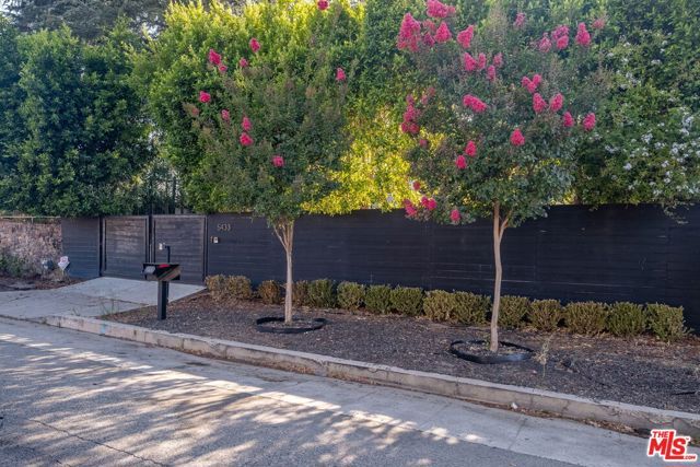 5433 Tampa Avenue, Los Angeles, CA 91356