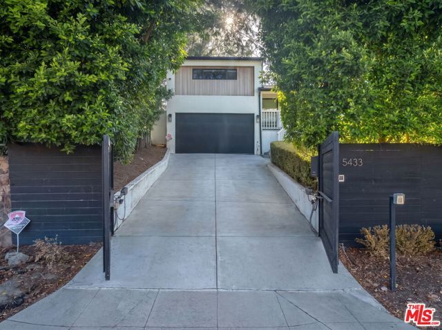 5433 Tampa Avenue, Los Angeles, CA 91356