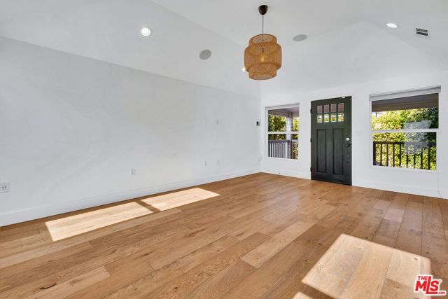 5433 Tampa Avenue, Los Angeles, CA 91356