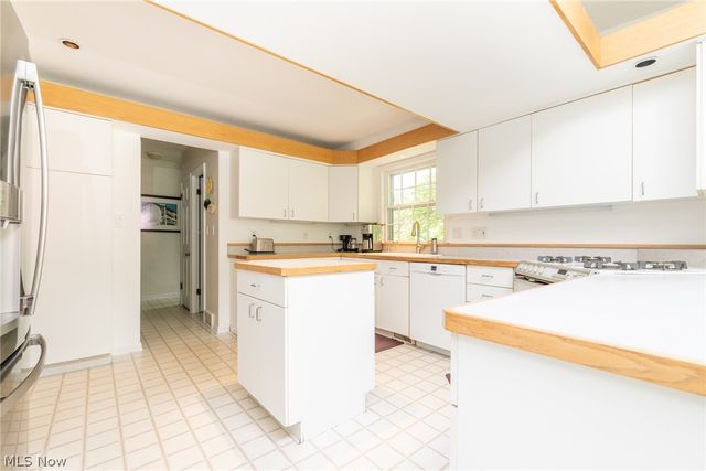 23425 Duffield Road, Shaker Heights, OH 44122