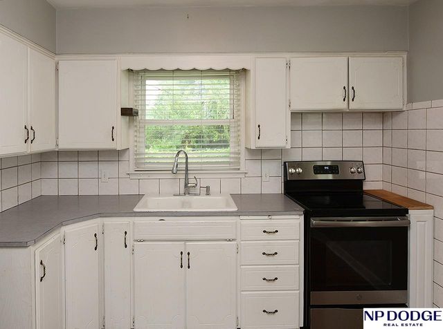 6826 Pacific Street, Omaha, NE 68106
