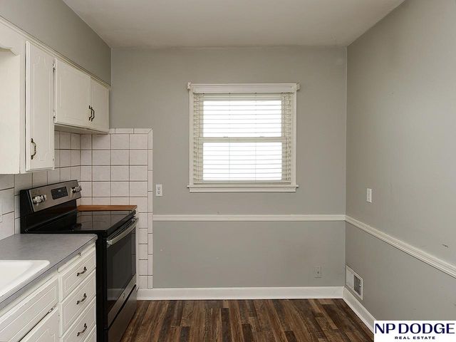 6826 Pacific Street, Omaha, NE 68106