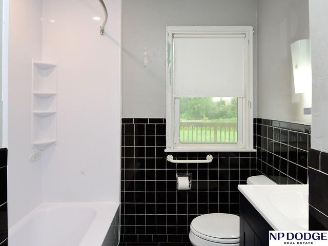6826 Pacific Street, Omaha, NE 68106
