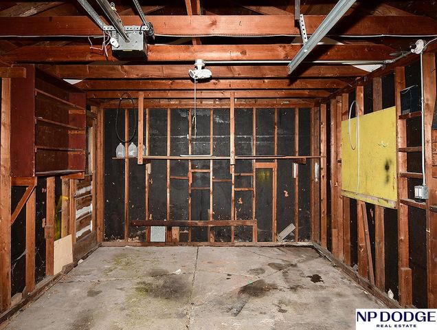 6826 Pacific Street, Omaha, NE 68106