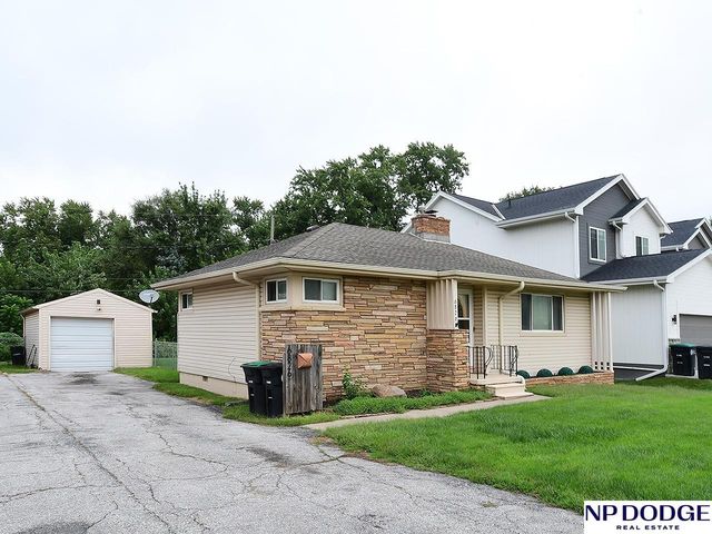 6826 Pacific Street, Omaha, NE 68106