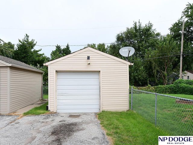 6826 Pacific Street, Omaha, NE 68106
