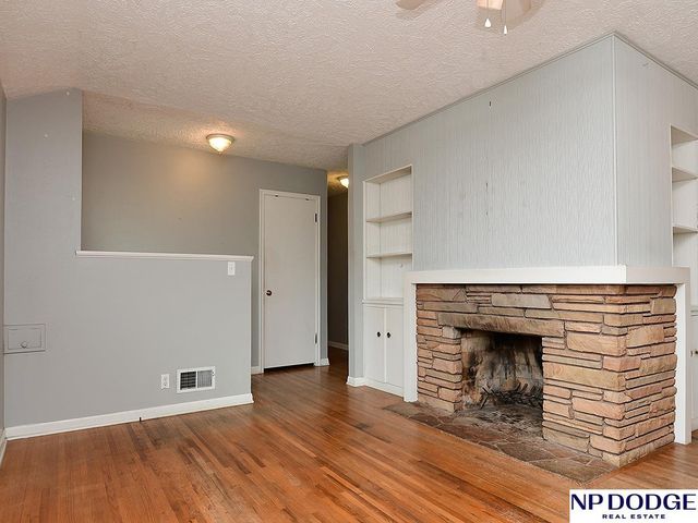 6826 Pacific Street, Omaha, NE 68106