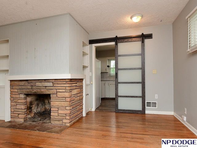6826 Pacific Street, Omaha, NE 68106