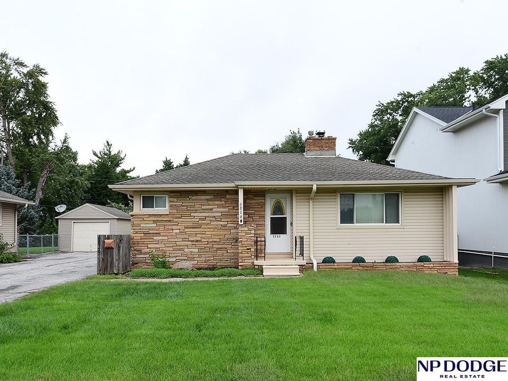 6826 Pacific Street, Omaha, NE 68106