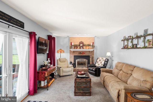 208 SUMMERS LN, New Freedom, PA 17349