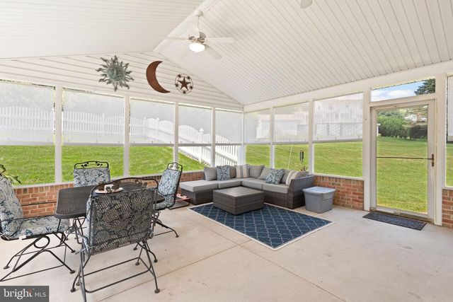 208 SUMMERS LN, New Freedom, PA 17349