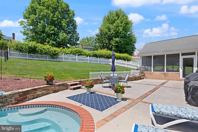 208 SUMMERS LN, New Freedom, PA 17349