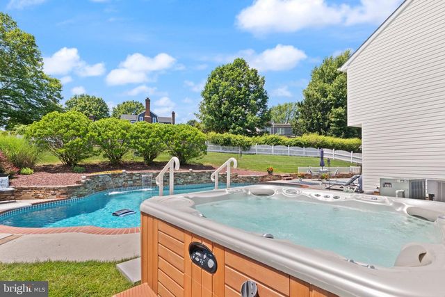 208 SUMMERS LN, New Freedom, PA 17349