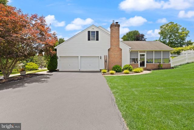 208 SUMMERS LN, New Freedom, PA 17349